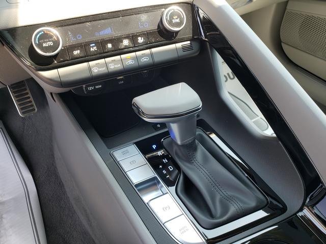 New 2025 Hyundai Elantra SEL image 8