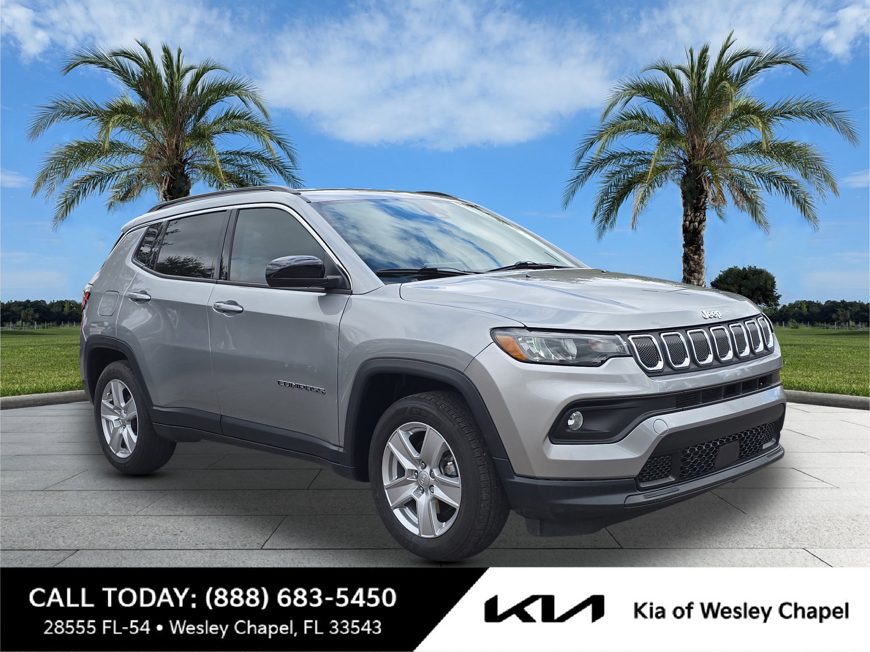 Used 2022 Jeep Compass Latitude image 1