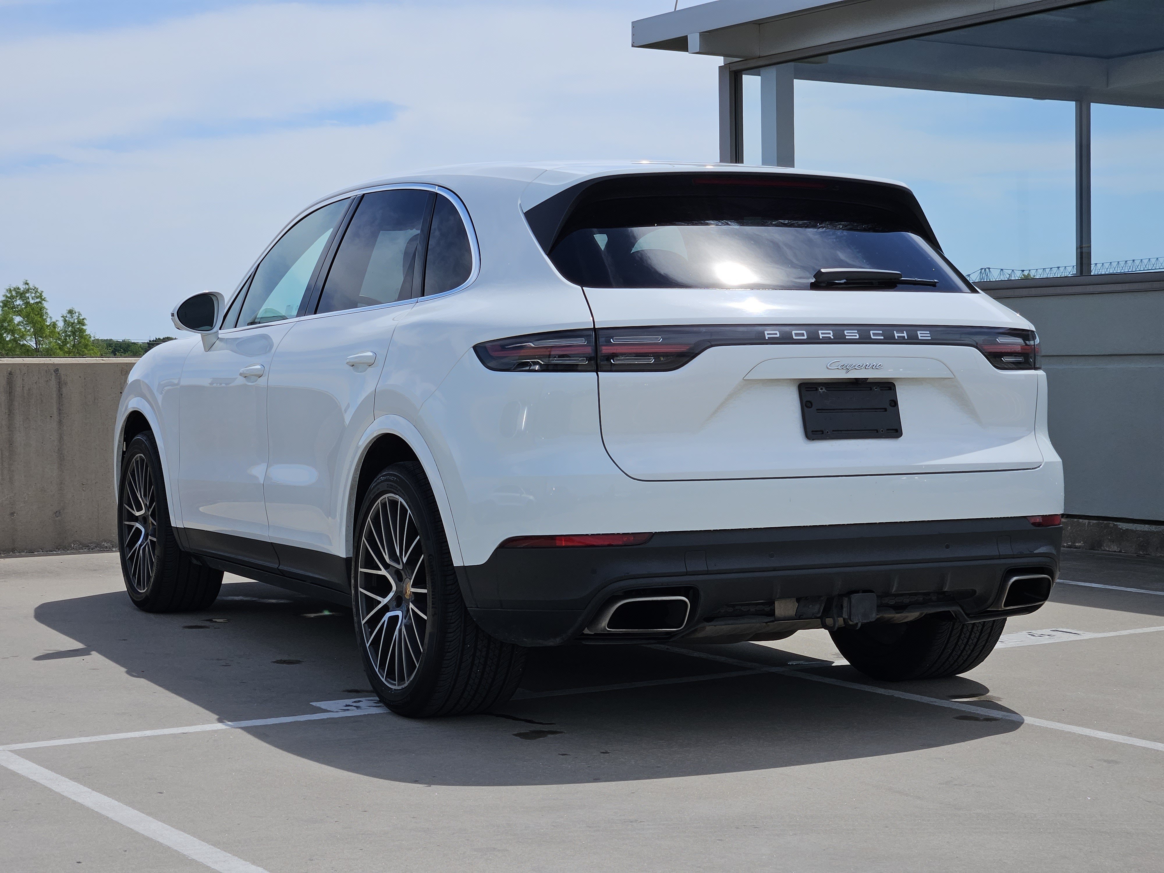 Certified 2022 Porsche Cayenne AWD/4WD image 3