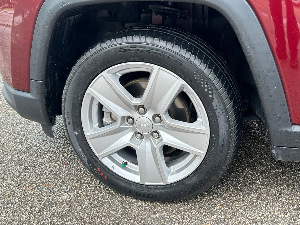 Certified 2022 Jeep Compass Latitude image 26