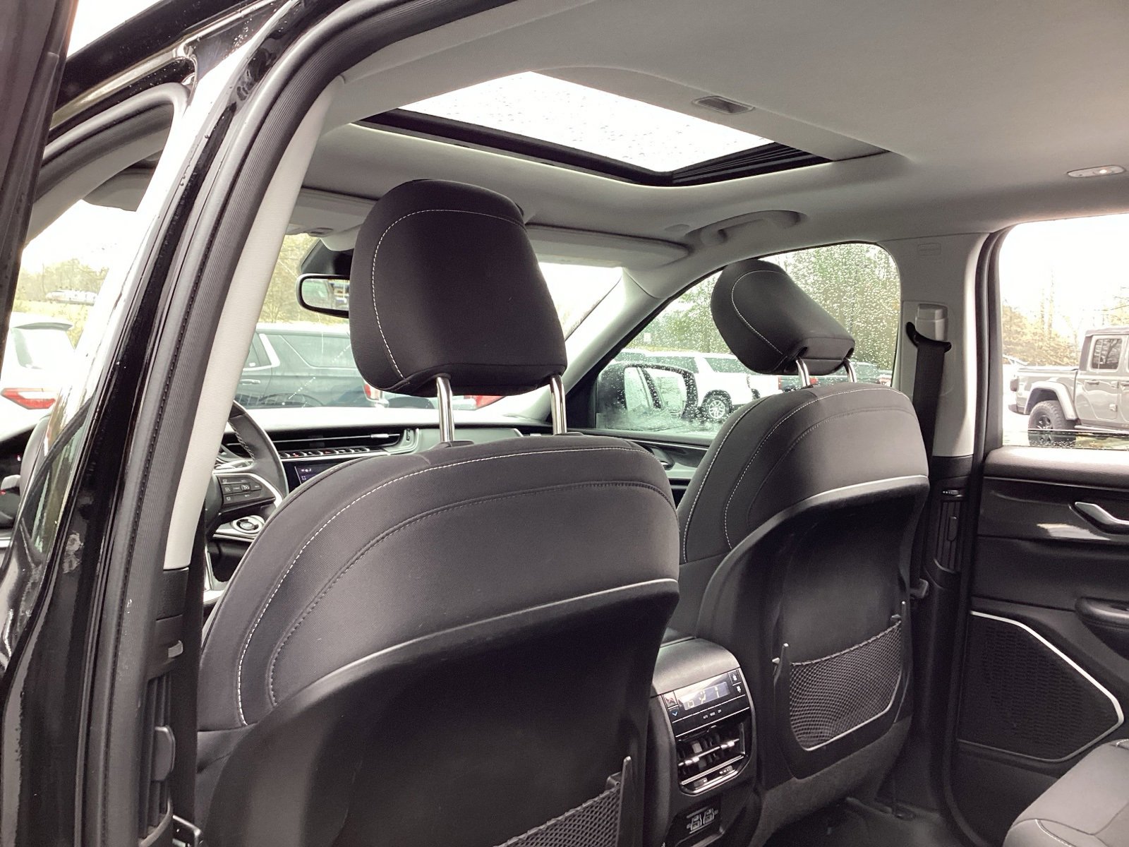 Used 2022 Jeep Grand Cherokee L Laredo w/ Luxury Tech Group I image 13