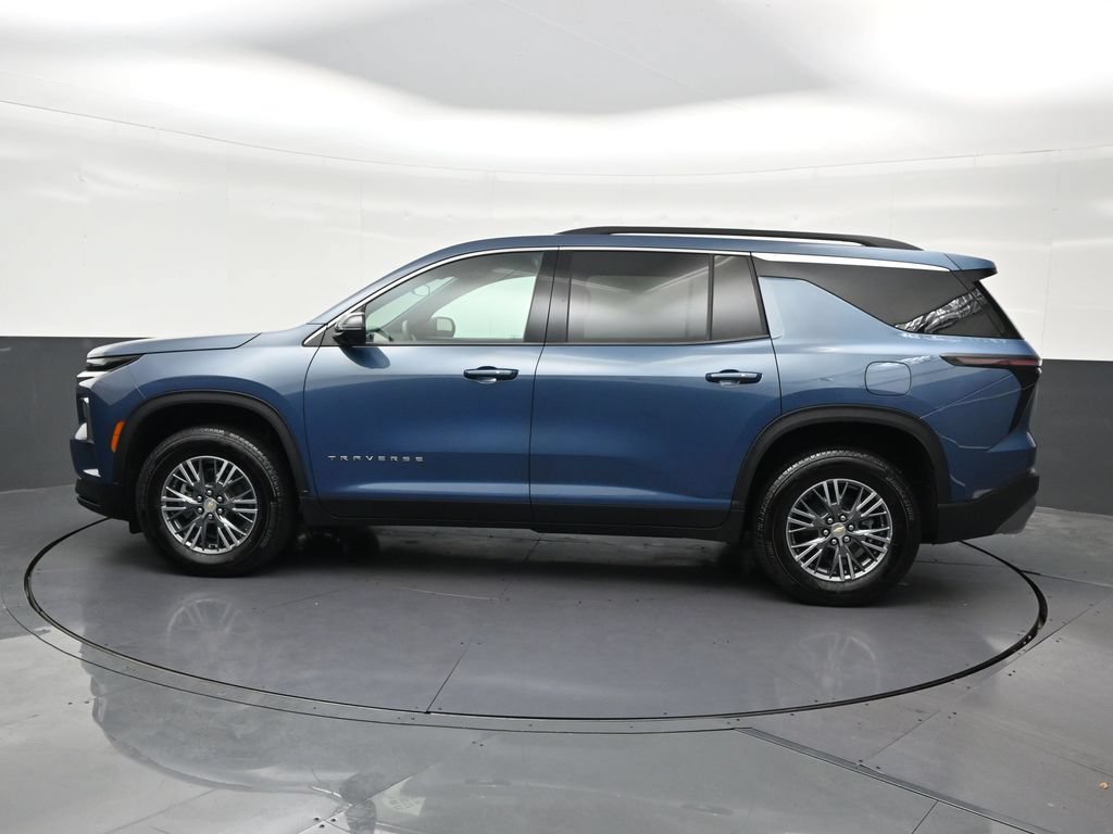 Used 2025 Chevrolet Traverse LT w/ Driver Confidence Package FWD image 2