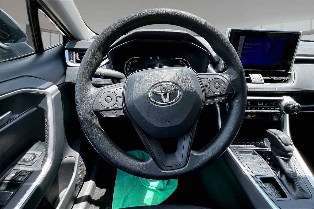 Used 2025 Toyota RAV4 XLE AWD/4WD image 5