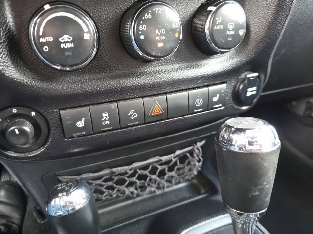 Used 2014 Jeep Wrangler Unlimited Sahara w/ Connectivity Group image 26