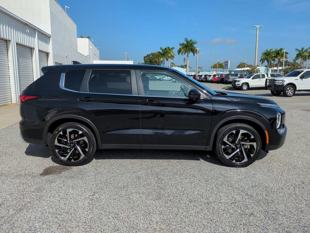 Used 2024 Mitsubishi Outlander SE image 5