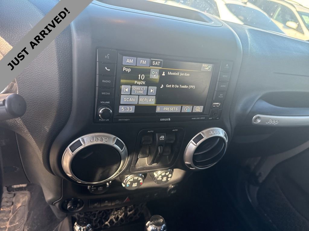 Used 2017 Jeep Wrangler Unlimited Rubicon w/ Connectivity Group image 10