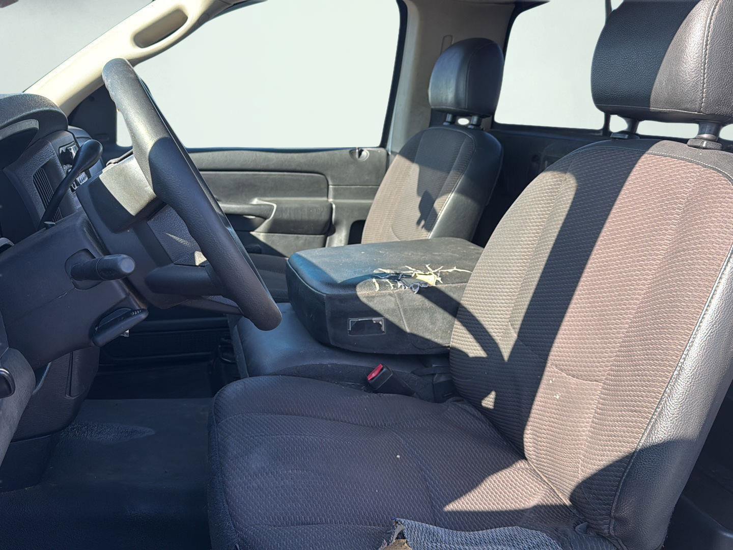 Used 2004 Dodge Ram 1500 Truck ST w/ ST Value Group image 10