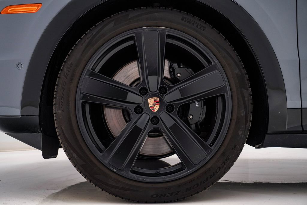 Certified 2025 Porsche Cayenne GTS AWD/4WD image 13