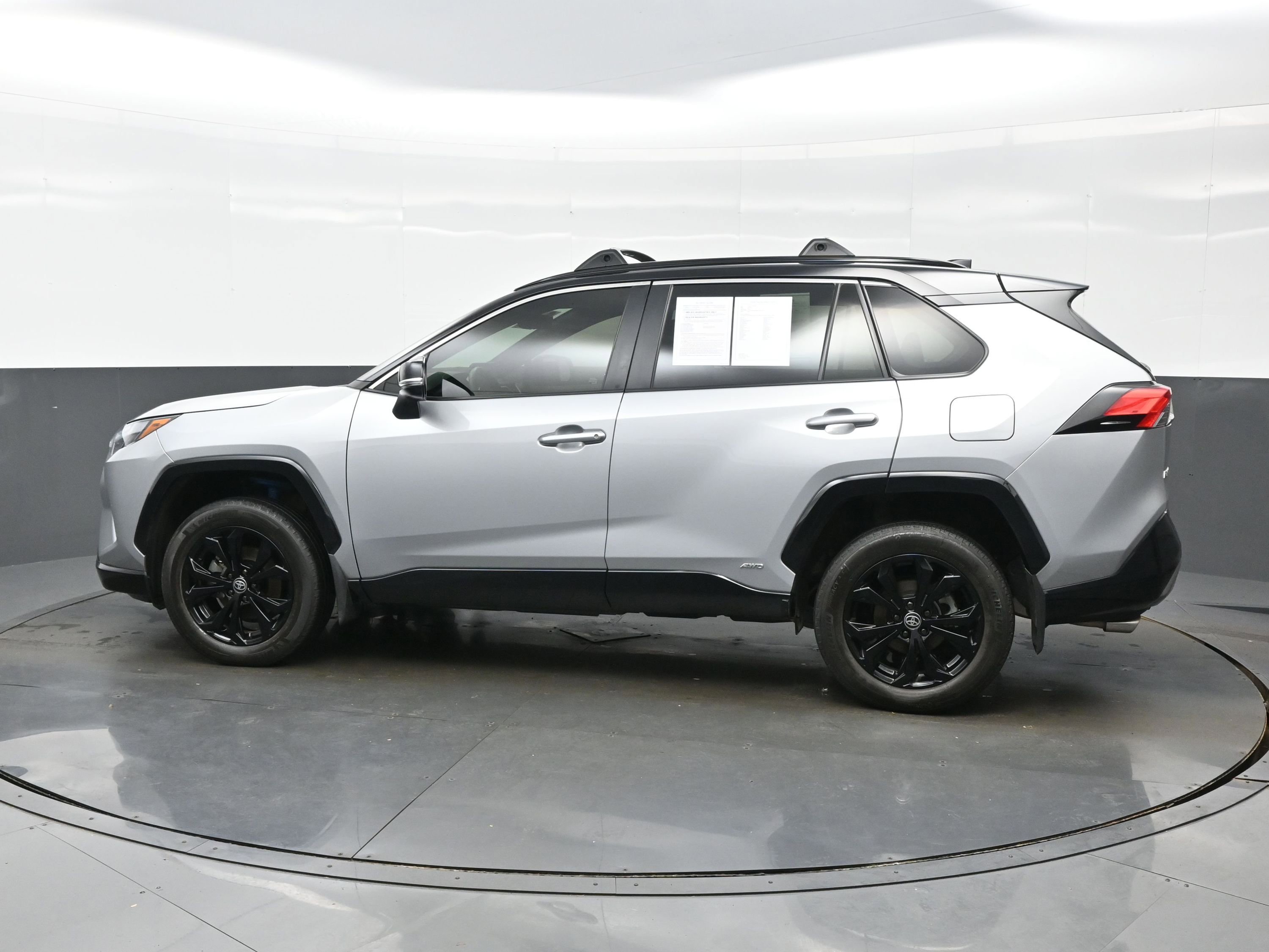 Used 2024 Toyota RAV4 XSE AWD/4WD image 3