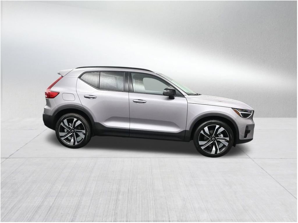 New 2026 Volvo XC40 B5 Plus AWD/4WD image 6