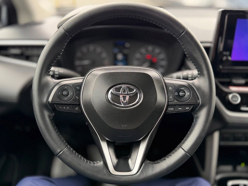 Used 2025 Toyota Corolla Cross LE w/ Moonroof Package AWD/4WD image 8