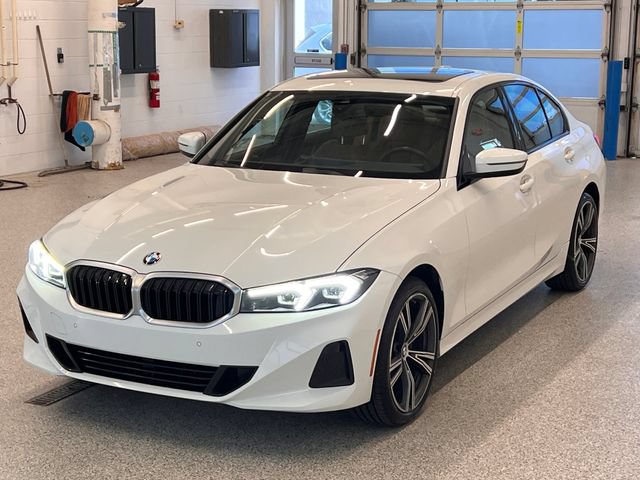 Used 2023 BMW 330i xDrive Sedan w/ Driving Assistance Package AWD/4WD image 4