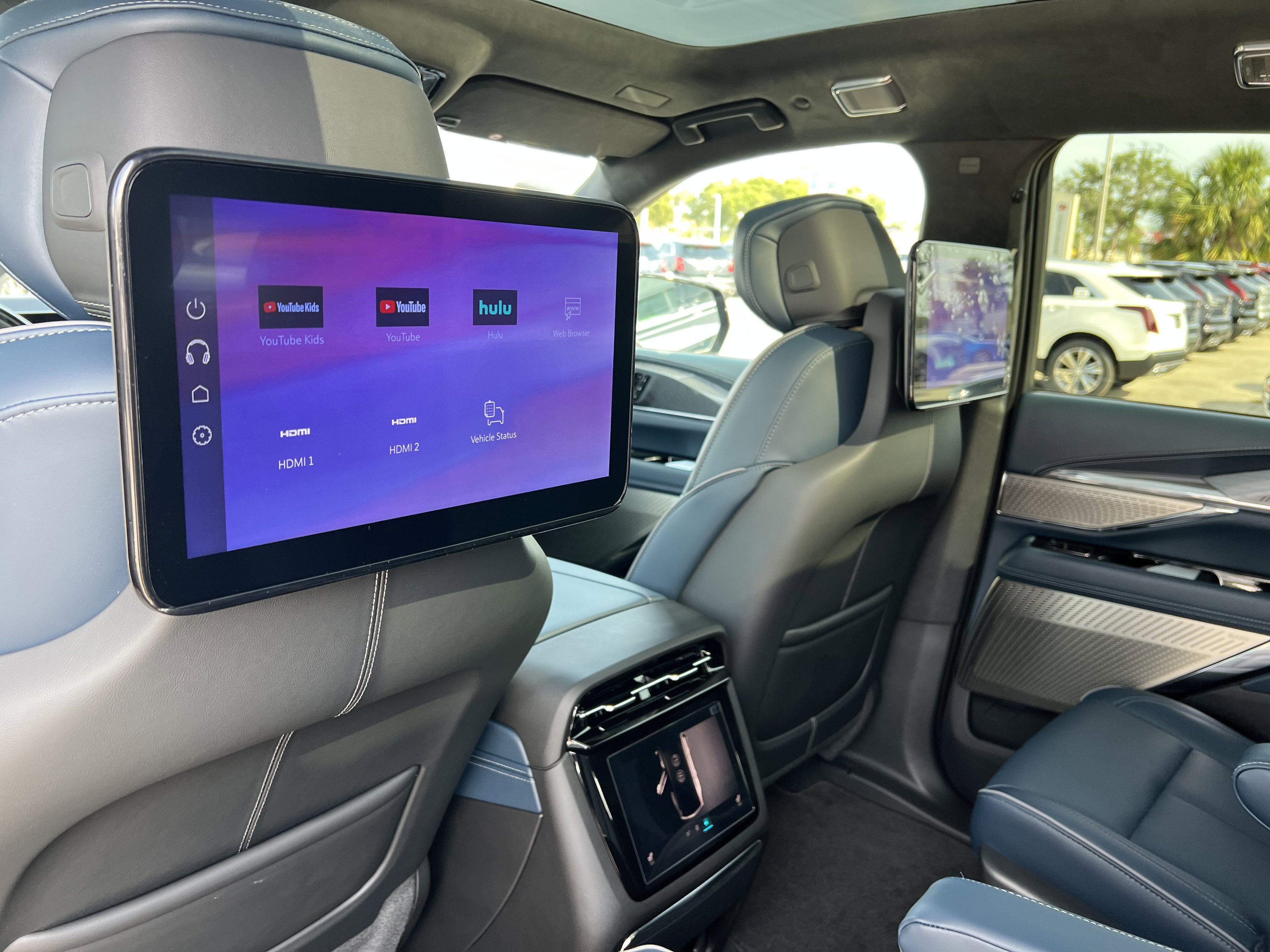 New 2025 Cadillac Escalade IQ Sport 2 w/ LPO, ONYX Package AWD/4WD image 19