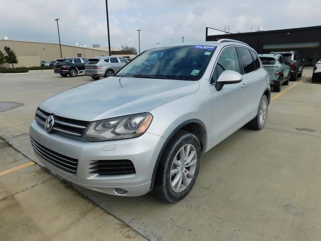 Used 2014 Volkswagen Touareg Sport image 3