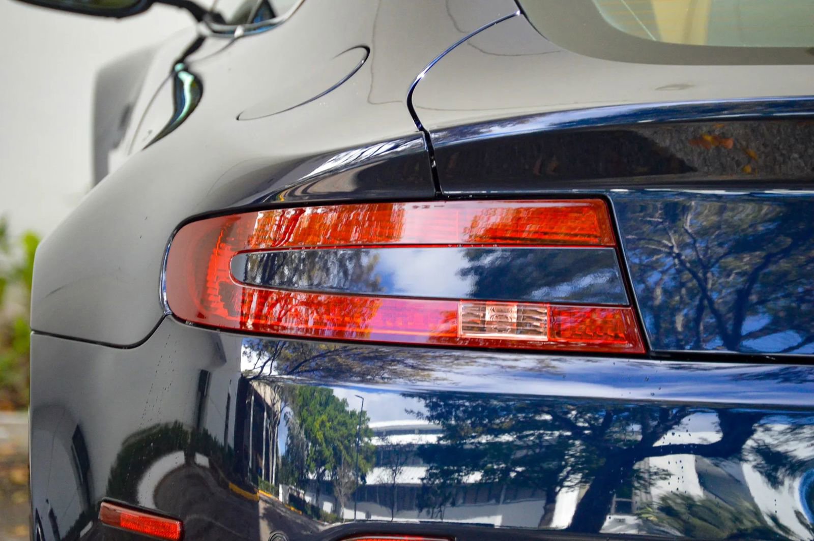 Used 2008 Aston Martin V8 Vantage Coupe image 13