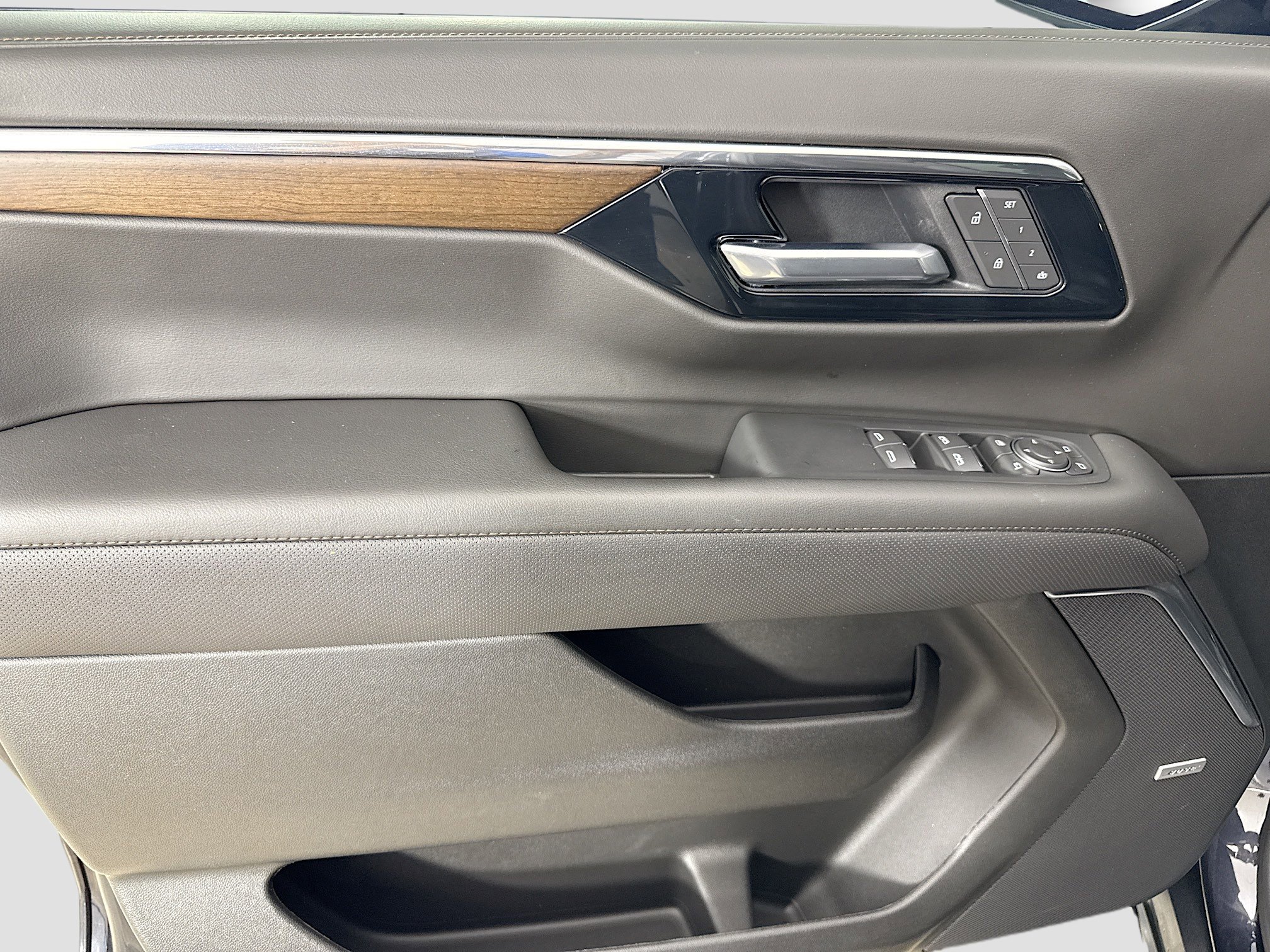 Used 2025 Chevrolet Tahoe High Country image 18
