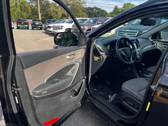 Used 2017 Hyundai Santa Fe SE AWD/4WD image 13