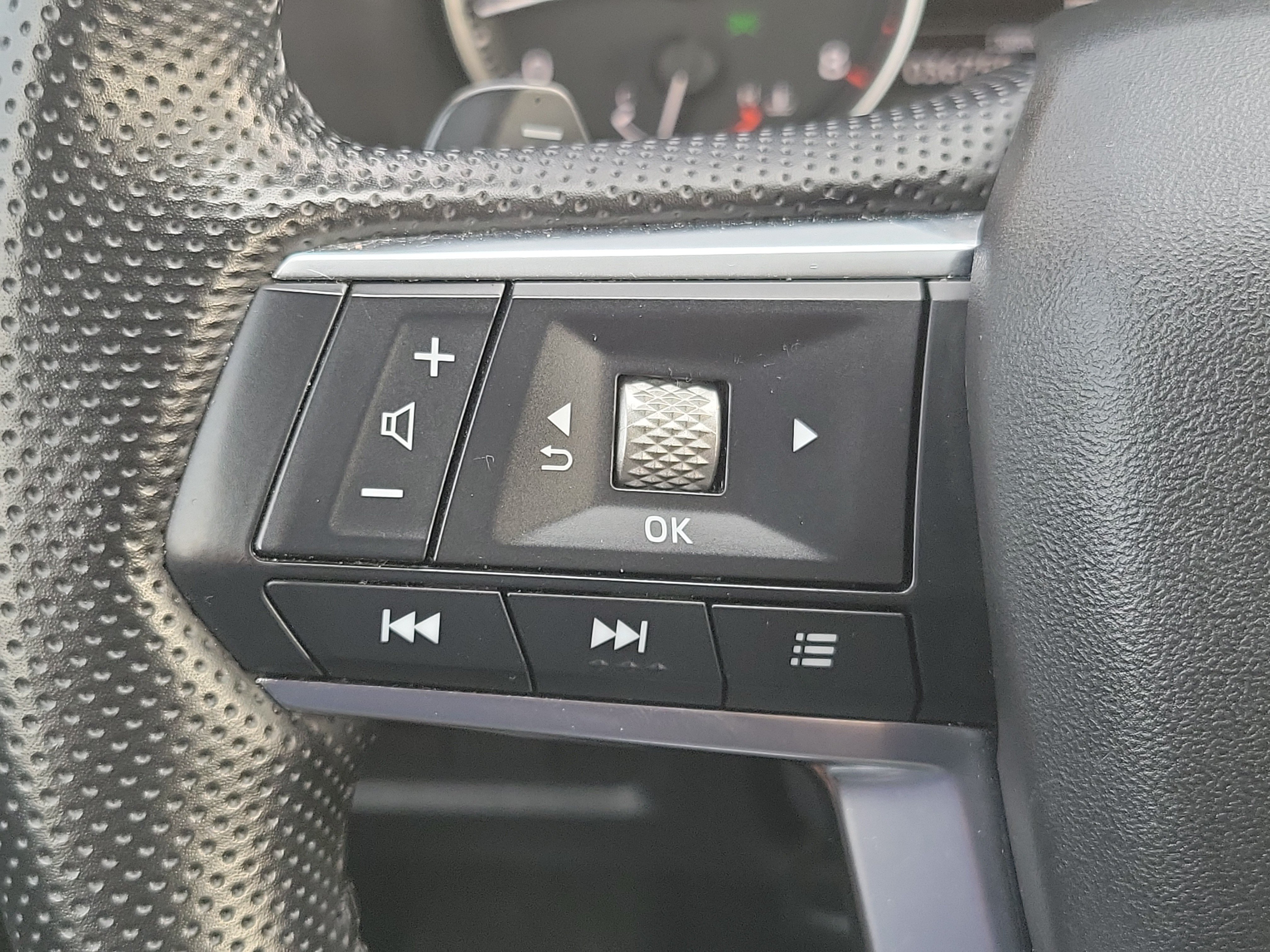 Used 2024 Mitsubishi Outlander SE AWD/4WD image 24
