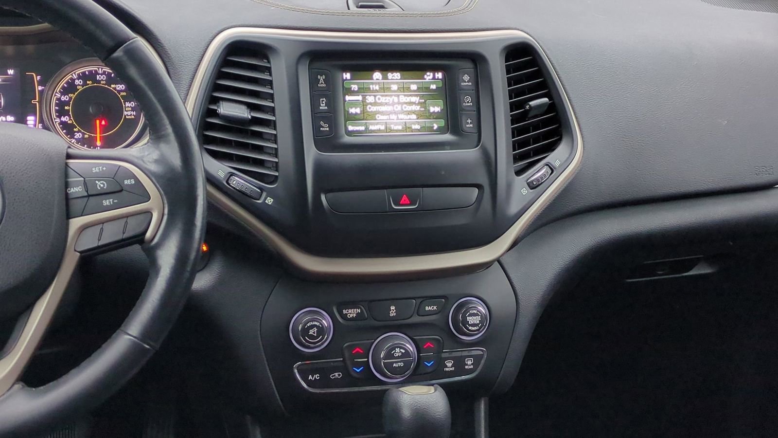 Used 2016 Jeep Cherokee Latitude w/ Comfort/Convenience Group image 30