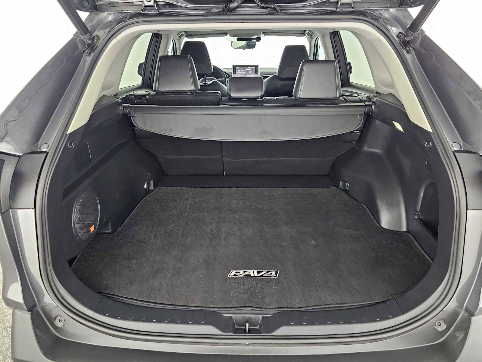 Used 2022 Toyota RAV4 XLE Premium image 14