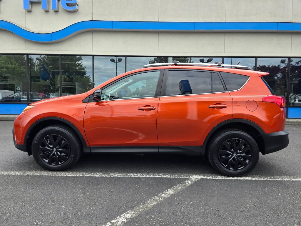 Used 2015 Toyota RAV4 LE AWD/4WD image 2