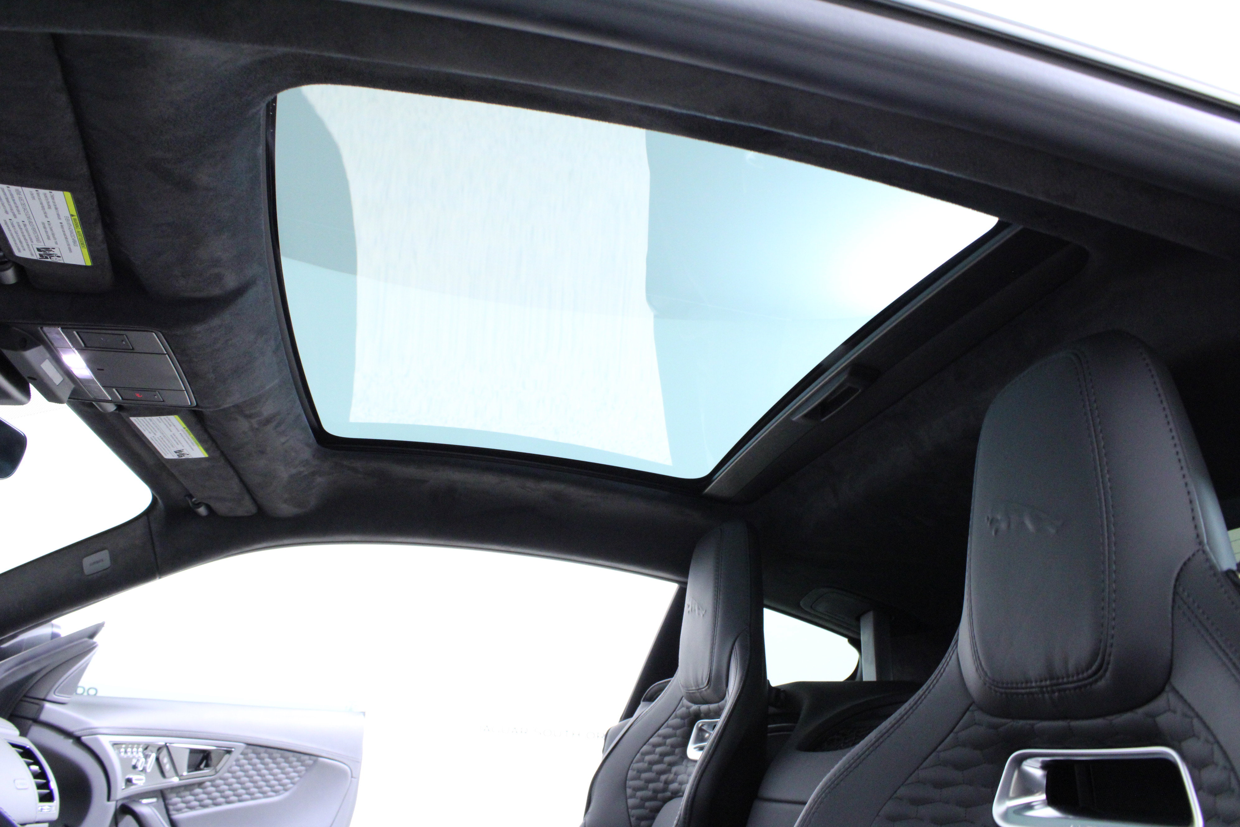 Used 2024 Jaguar F-TYPE R AWD/4WD image 29