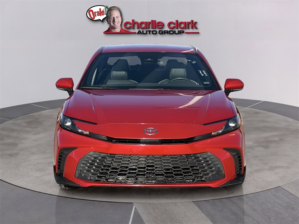 Used 2025 Toyota Camry SE image 9