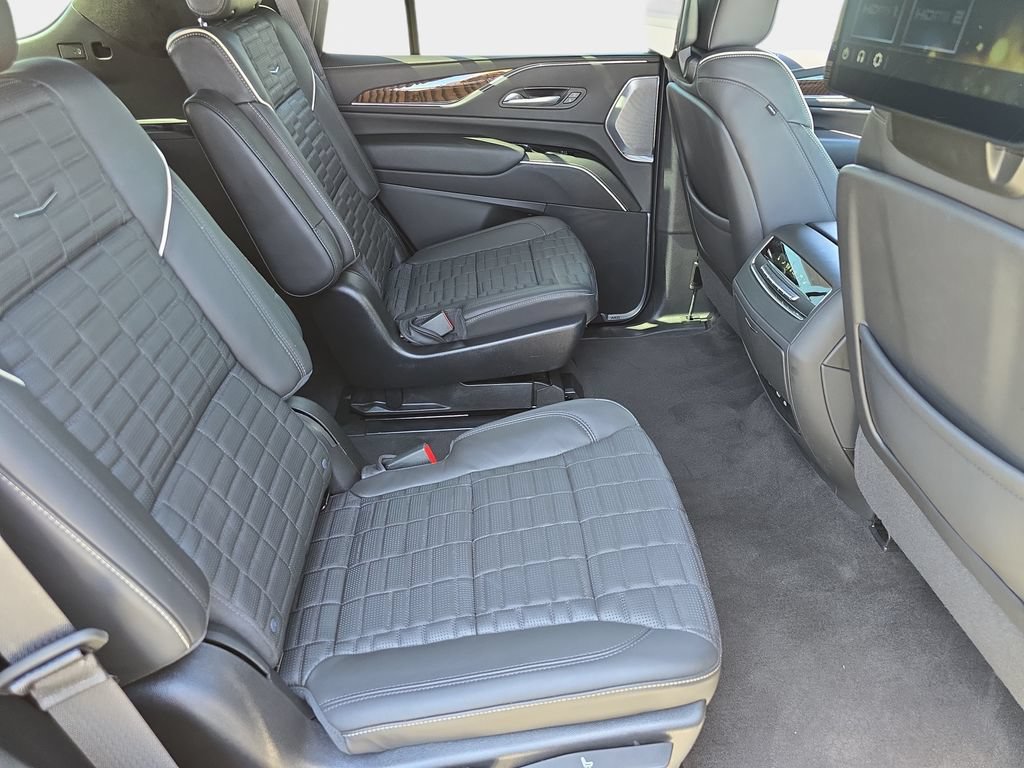 Used 2024 Cadillac Escalade Sport Platinum w/ LPO, ONYX Package AWD/4WD image 13