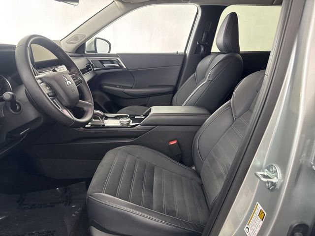Used 2025 Mitsubishi Outlander SE AWD/4WD image 25