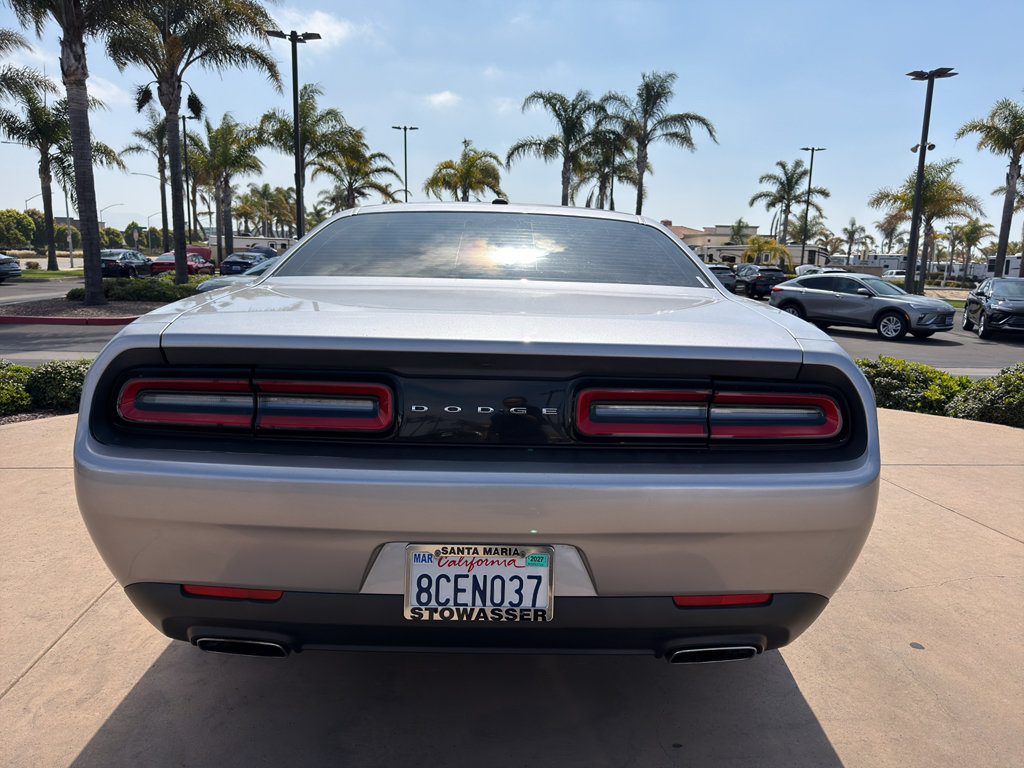 Used 2016 Dodge Challenger SXT RWD image 5