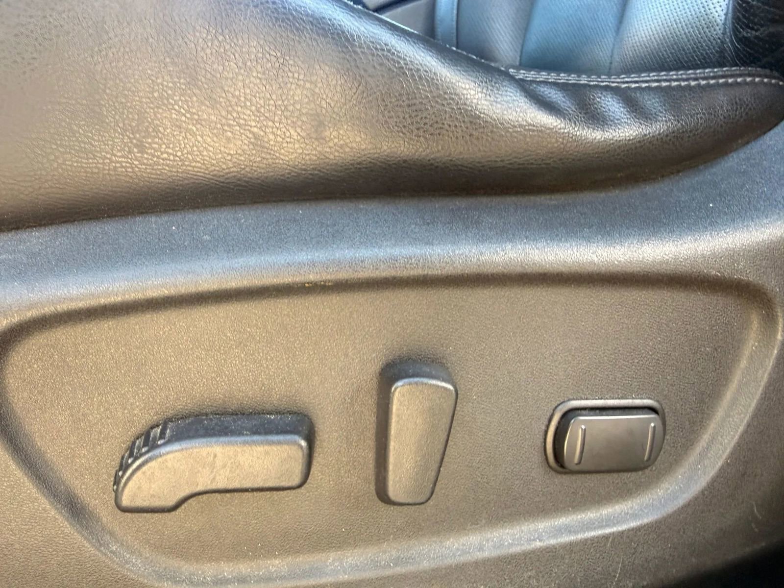 Used 2018 Nissan Rogue SL w/ Premium Package image 11