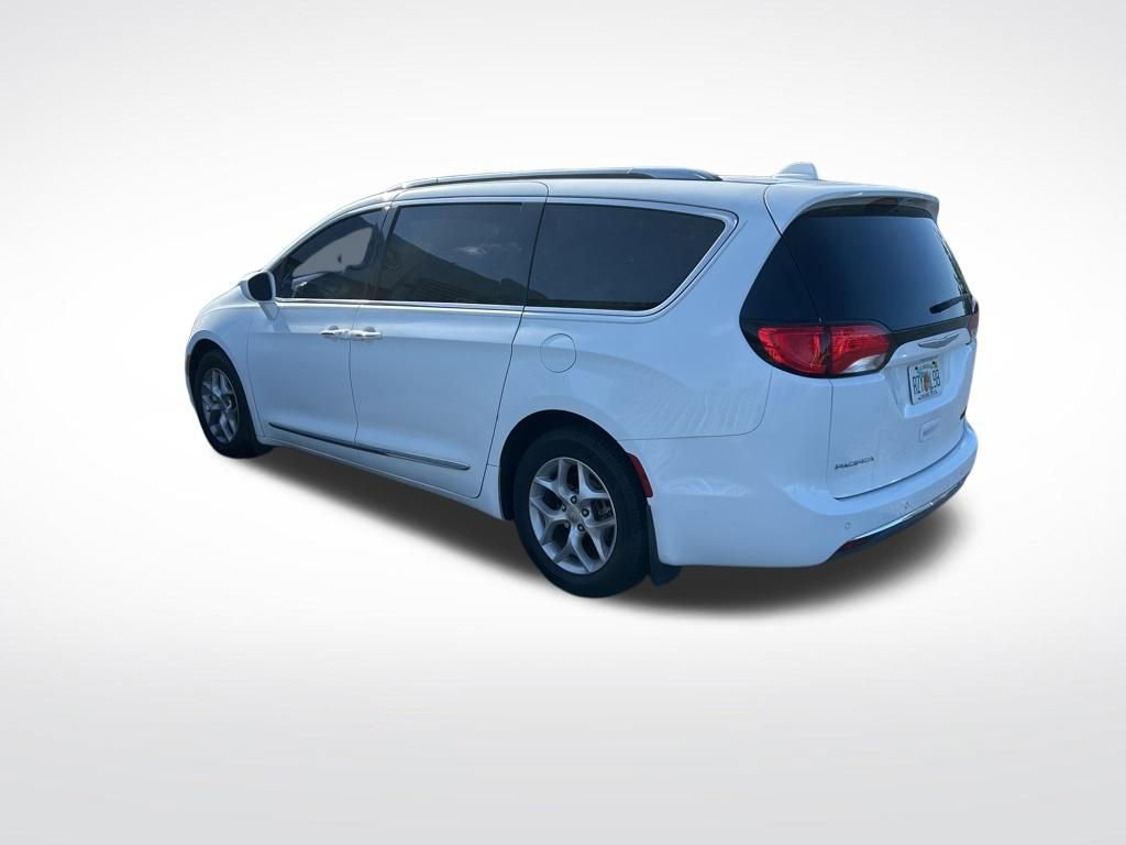 Used 2017 Chrysler Pacifica Touring-L Plus w/ Tire & Wheel Group FWD image 3