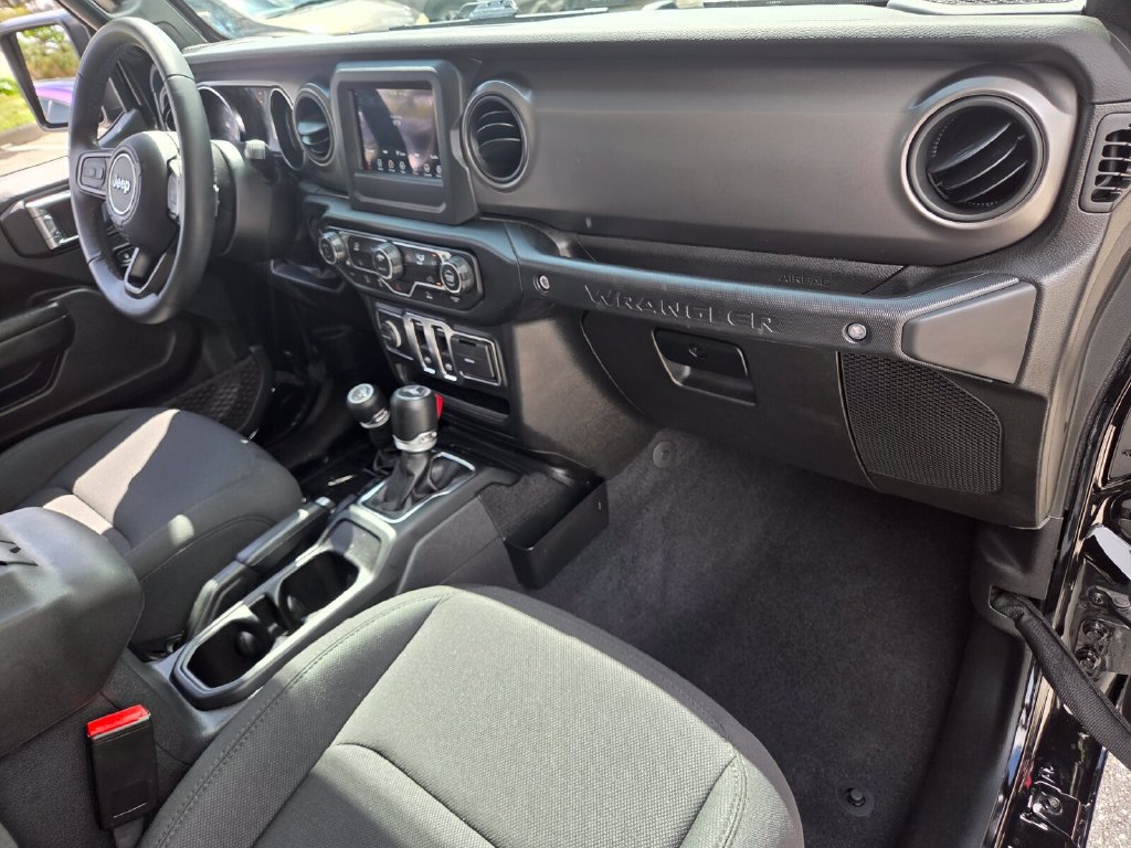 Used 2022 Jeep Wrangler Sport AWD/4WD image 12