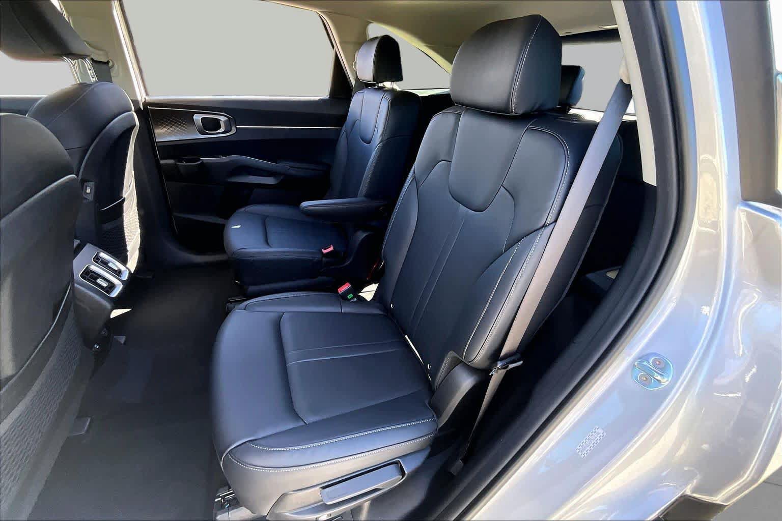 Used 2023 Kia Sorento EX w/ Panoramic Sunroof Package AWD/4WD image 19