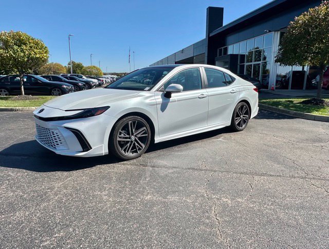 Used 2025 Toyota Camry XSE FWD image 5