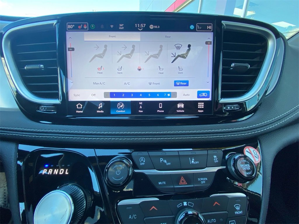 Used 2025 Chrysler Pacifica Limited image 25