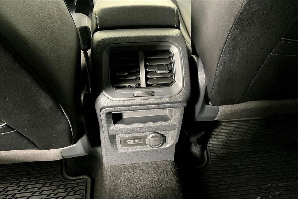 Used 2022 Volkswagen Tiguan SE image 34