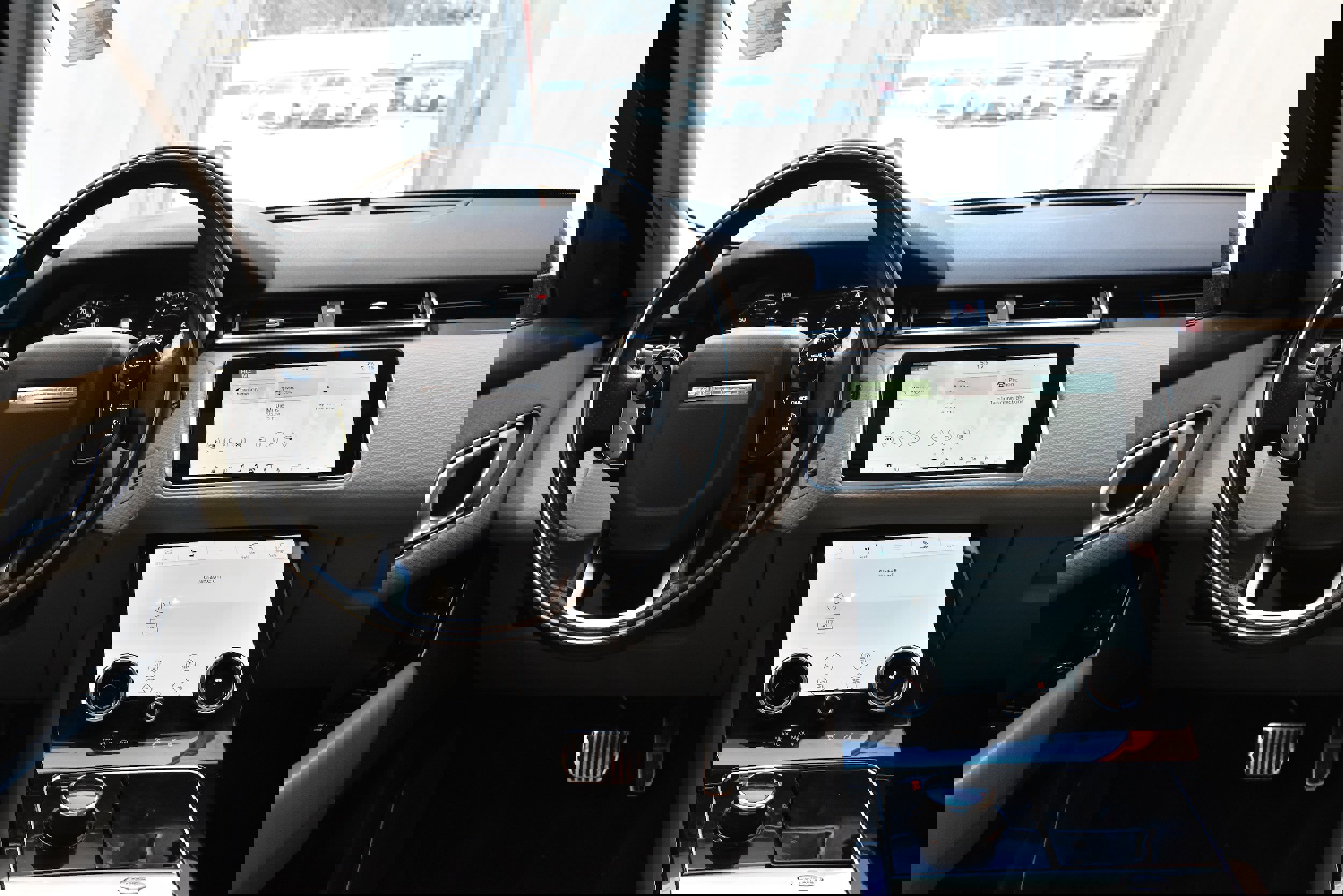 Used 2019 Land Rover Range Rover Velar R-Dynamic SE AWD/4WD image 30