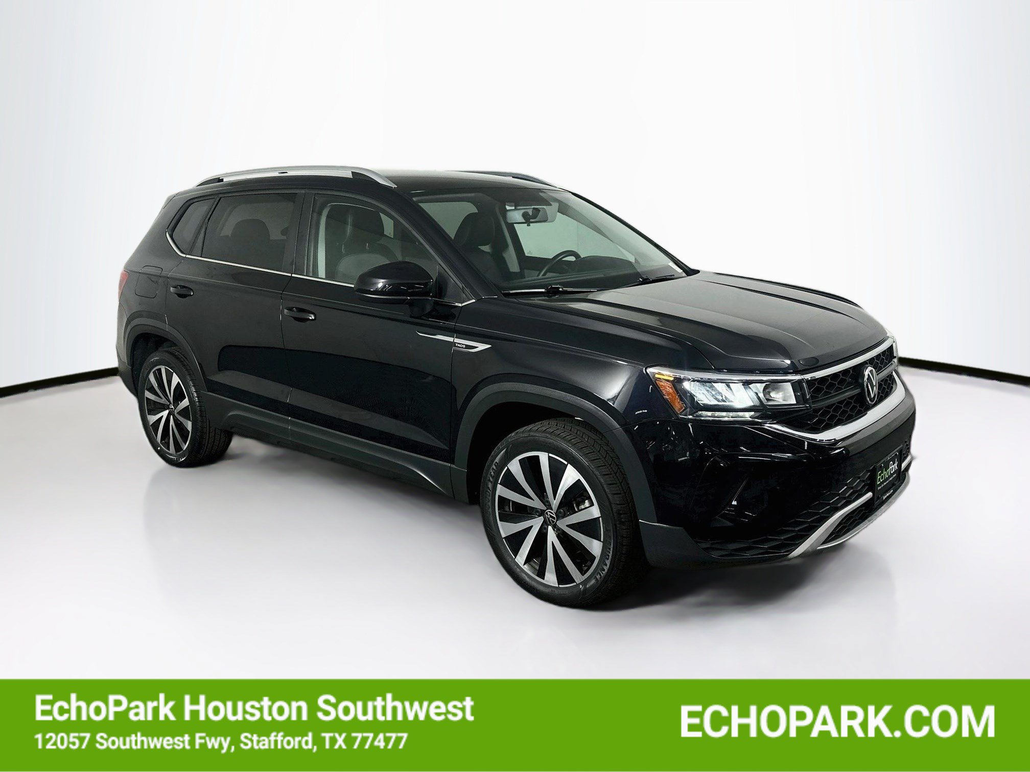 Used 2022 Volkswagen Taos SE FWD image 1