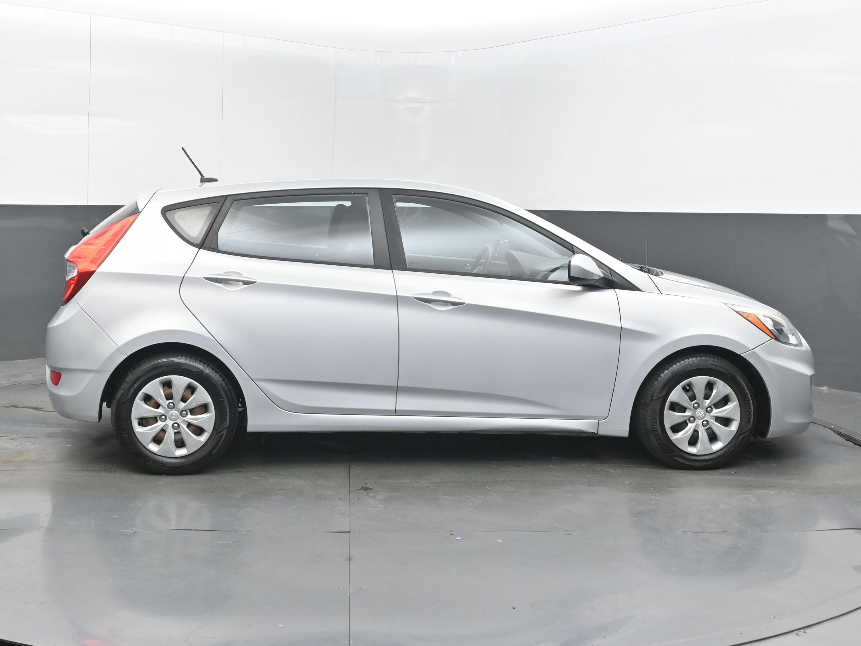 Used 2016 Hyundai Accent SE FWD image 10