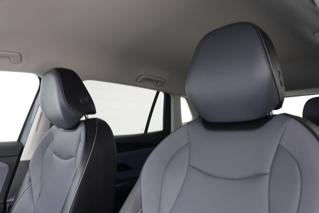 Used 2026 Volkswagen Tiguan SE AWD/4WD image 12