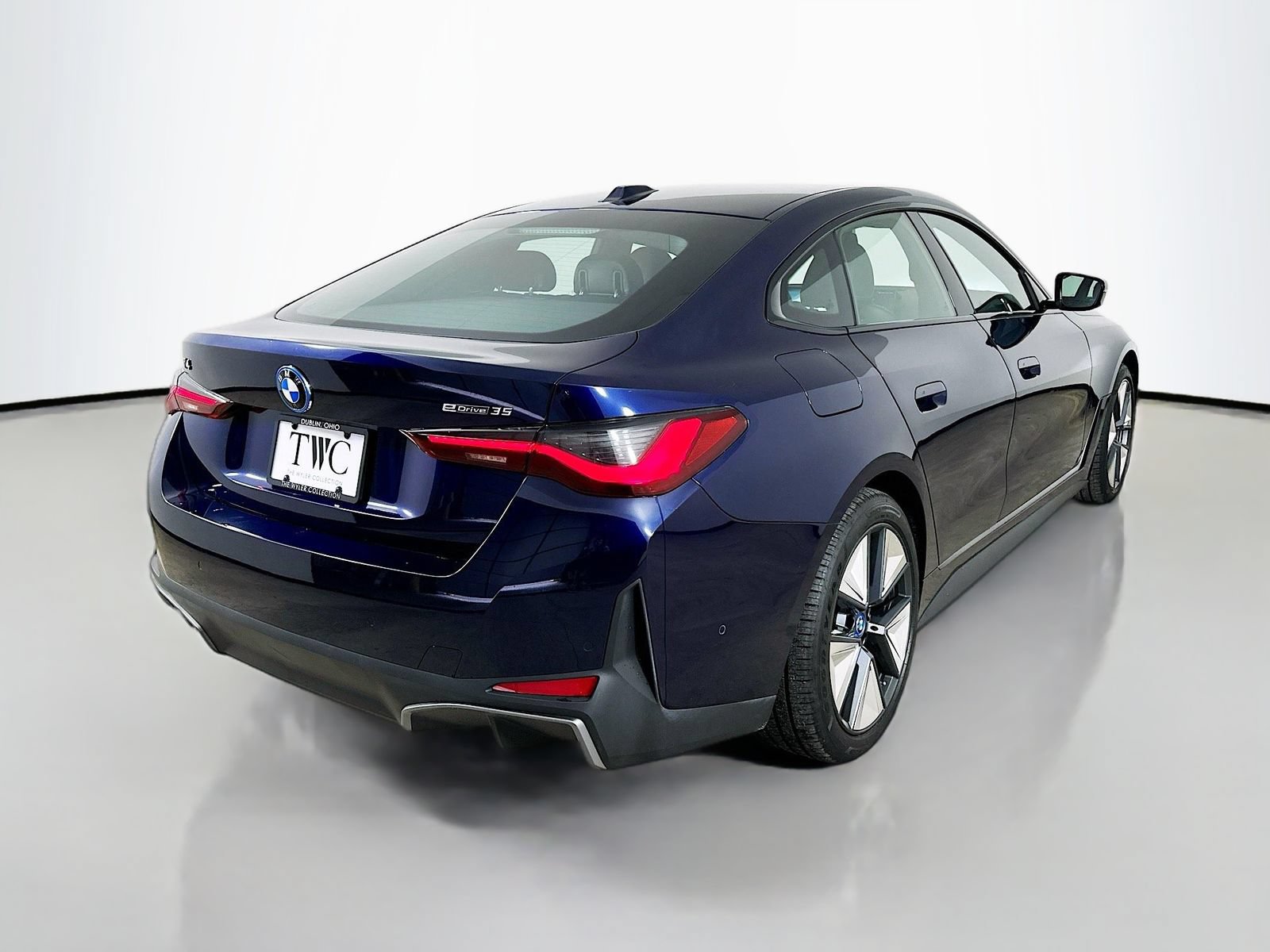 Used 2023 BMW i4 eDrive35 w/ Premium Package RWD image 5