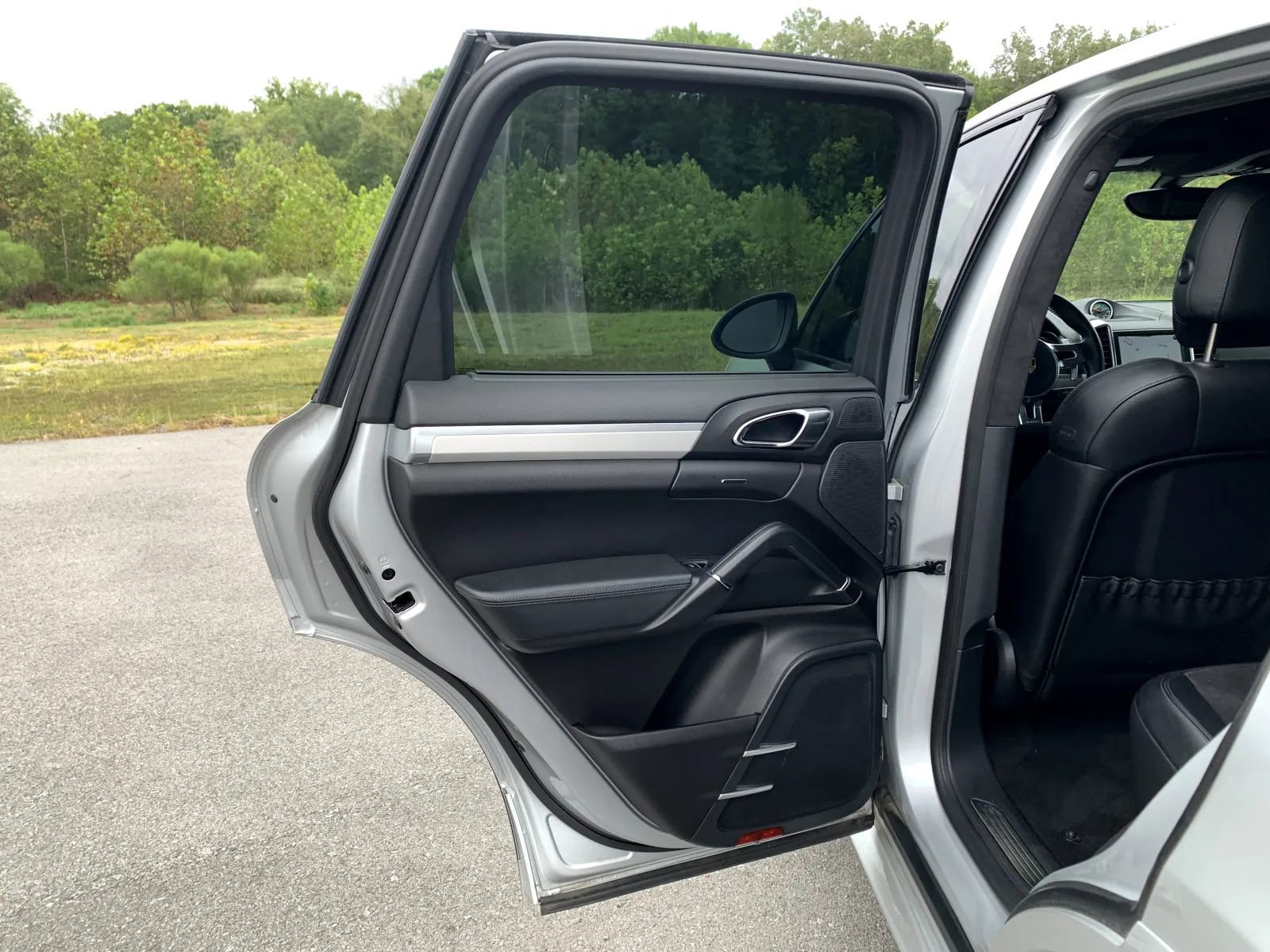 Used 2013 Porsche Cayenne GTS image 18