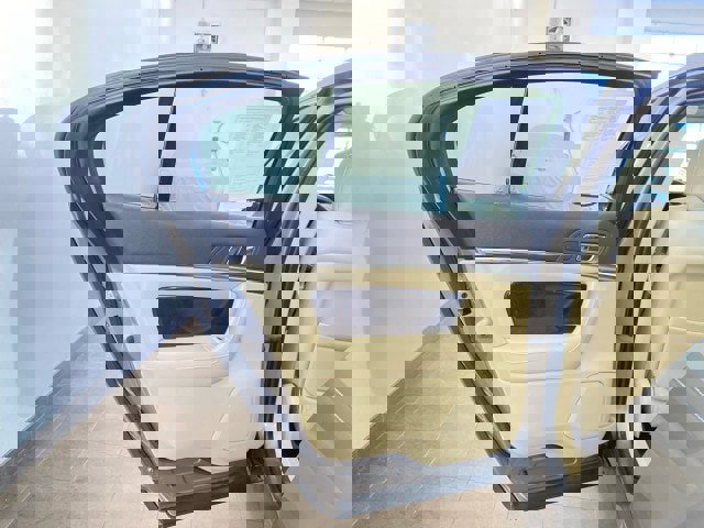 Used 2015 Lincoln MKS AWD w/ Equipment Group 101A image 9