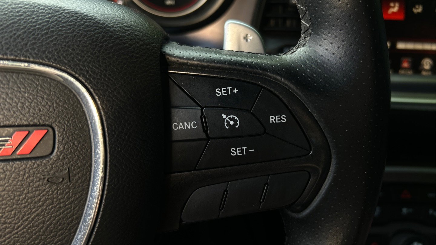 Used 2015 Dodge Challenger R/T RWD image 28