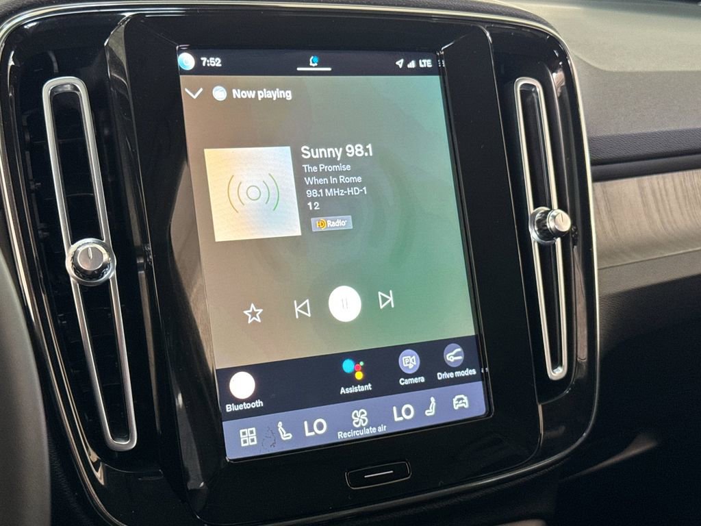 Certified 2023 Volvo XC40 B5 Ultimate image 17