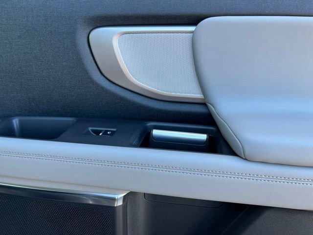 New 2026 Ford Expedition Active image 18