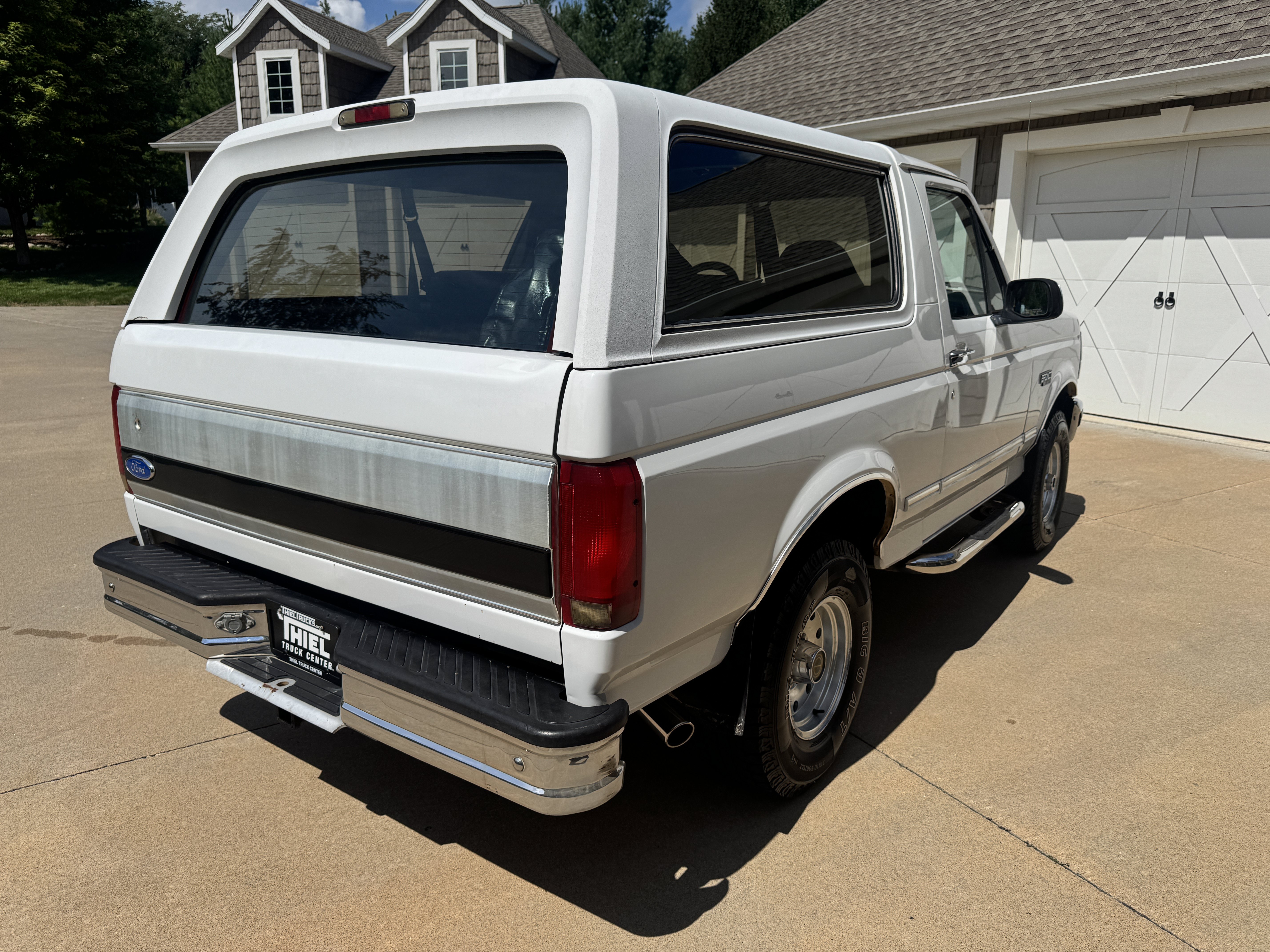 Used 1993 Ford Bronco XLT AWD/4WD image 8