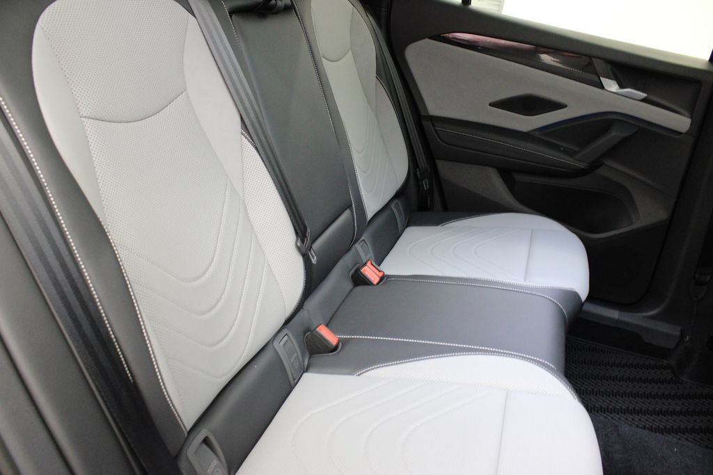 New 2026 Volkswagen Tiguan SE R-Line FWD image 18