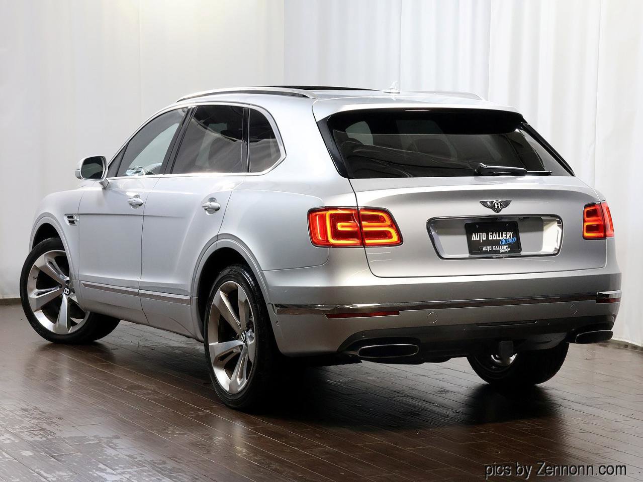 Used 2017 Bentley Bentayga image 10